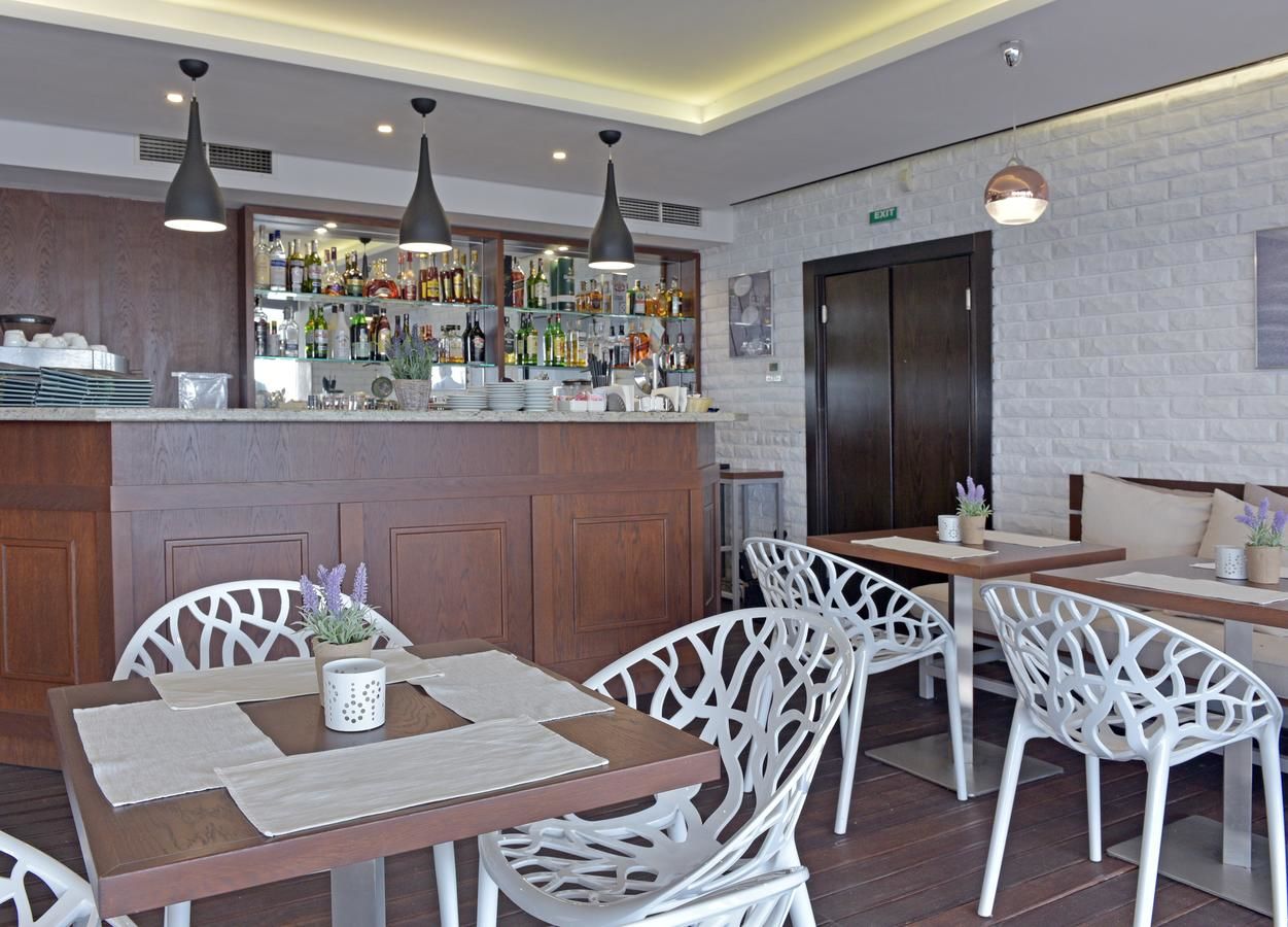 Курортные отели Imperial Hotel and SPA, Riviera Holiday Club Золотые Пески-30