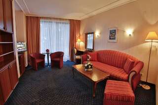Курортные отели Imperial Hotel and SPA, Riviera Holiday Club Золотые Пески Полулюкс с видом на море (для 2 взрослых и 1 ребенка)-5