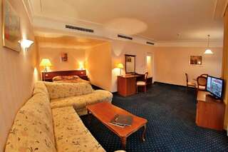 Курортные отели Imperial Hotel and SPA, Riviera Holiday Club Золотые Пески Полулюкс с видом на море (для 2 взрослых и 1 ребенка)-8