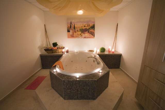 Курортные отели Imperial Hotel and SPA, Riviera Holiday Club Золотые Пески-15