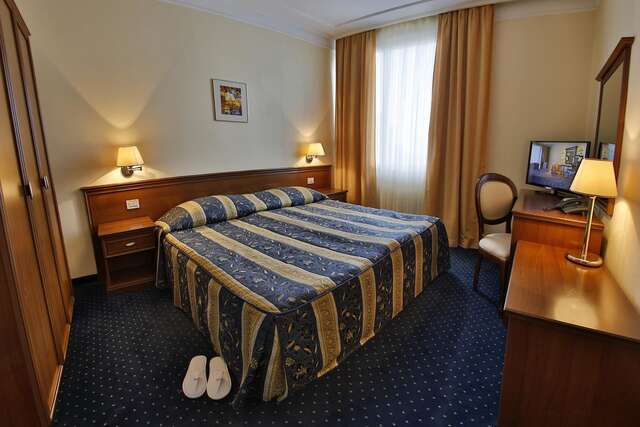 Курортные отели Imperial Hotel and SPA, Riviera Holiday Club Золотые Пески-17