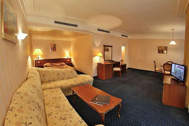 Курортные отели Imperial Hotel and SPA, Riviera Holiday Club Золотые Пески-19