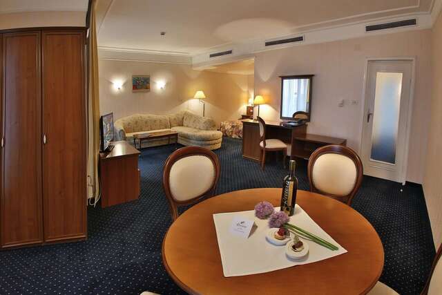 Курортные отели Imperial Hotel and SPA, Riviera Holiday Club Золотые Пески-20