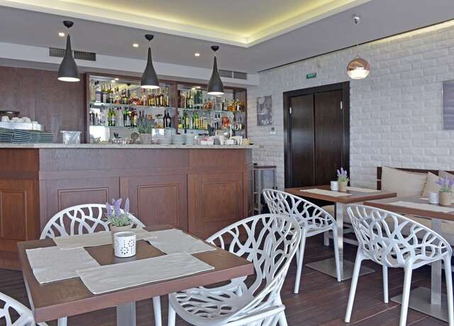 Курортные отели Imperial Hotel and SPA, Riviera Holiday Club Золотые Пески-29