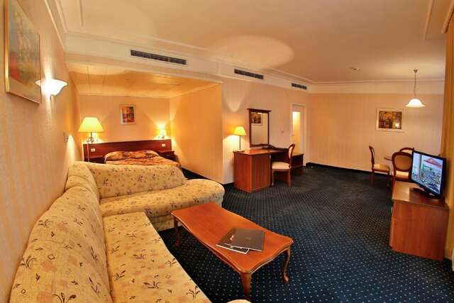 Курортные отели Imperial Hotel and SPA, Riviera Holiday Club Золотые Пески-43