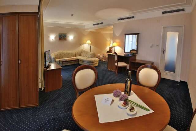 Курортные отели Imperial Hotel and SPA, Riviera Holiday Club Золотые Пески-44